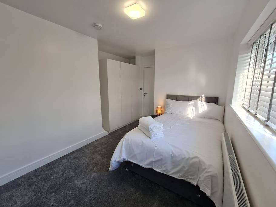 Elm Park Cheerful 4-Bedroom Holiday Home Hornchurch Exterior foto