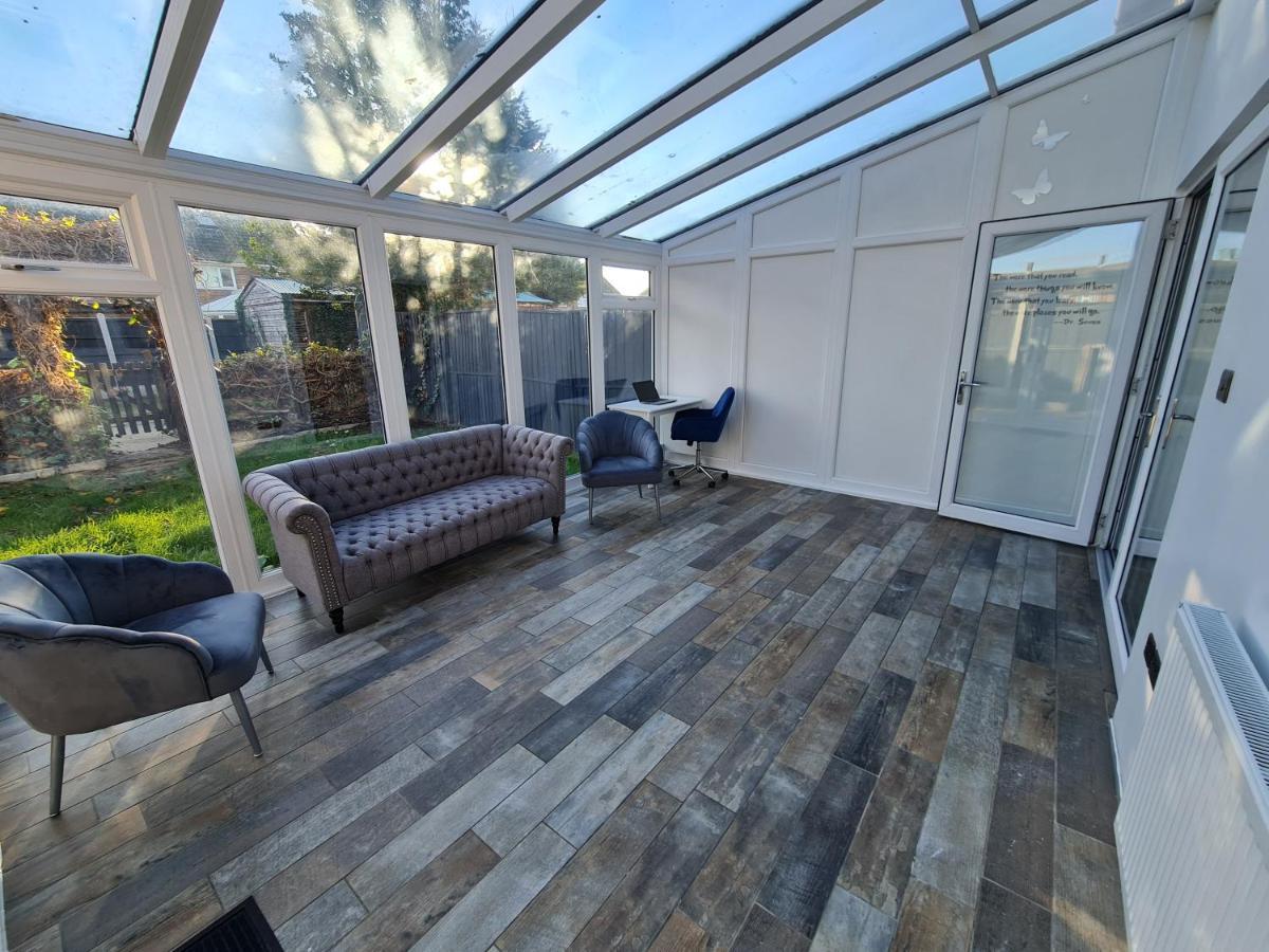 Elm Park Cheerful 4-Bedroom Holiday Home Hornchurch Exterior foto